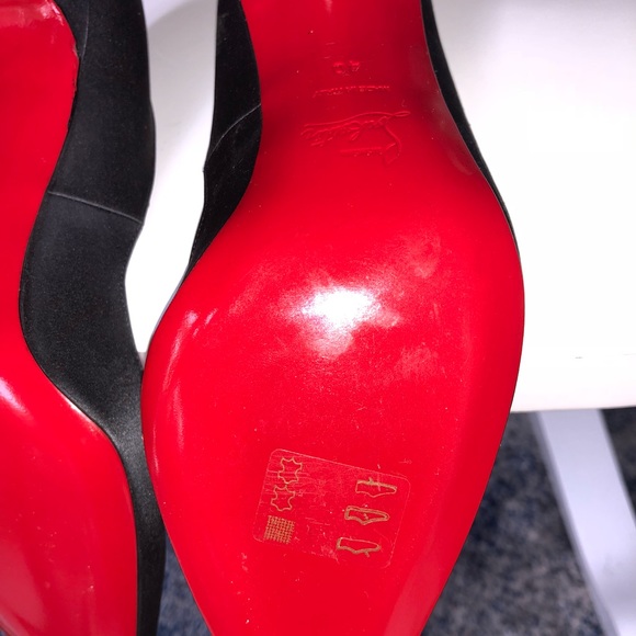 SOLD -New Christian Louboutin Satin Pumps - Picture 8 of 8